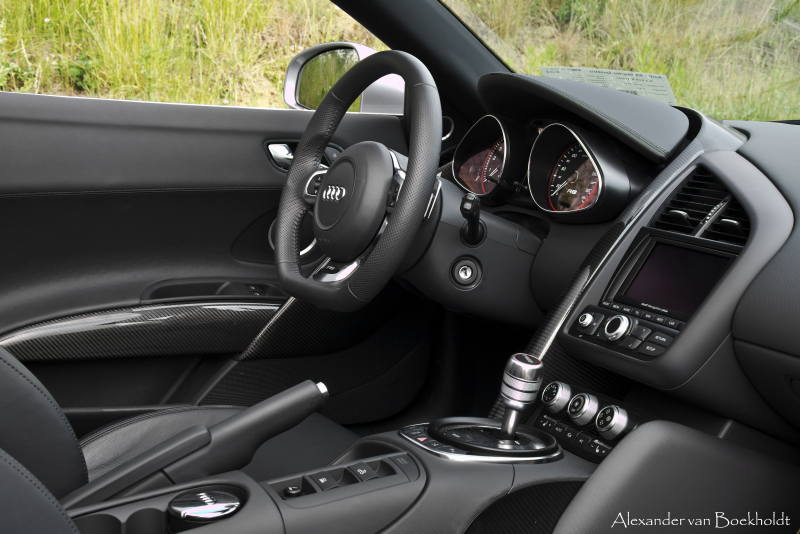 Illustration for article titled Audi R8 V10 Spyder: Pure Car Porn